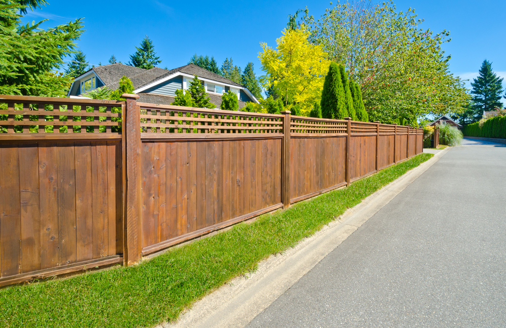 wooden-privacy-fence-installation.jpg